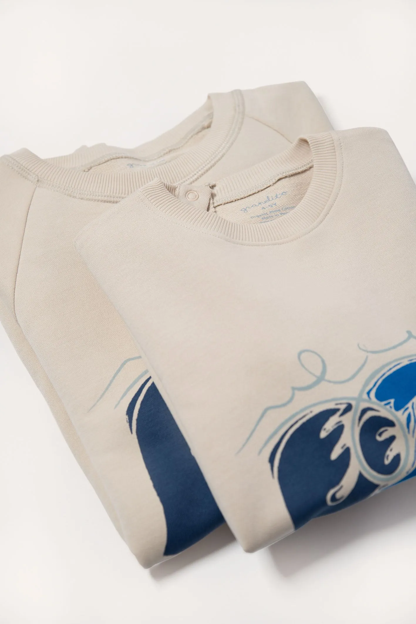 Blue Doves Sweatshirt White