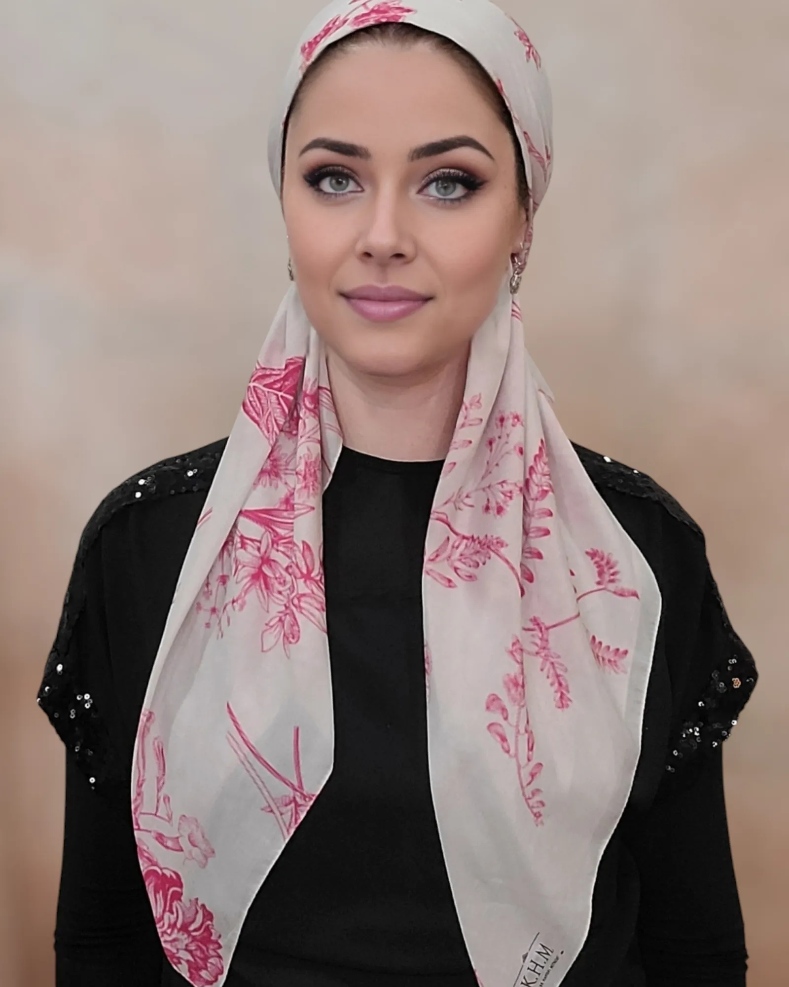 Demure Bouquet Triangle Scarf With Grip