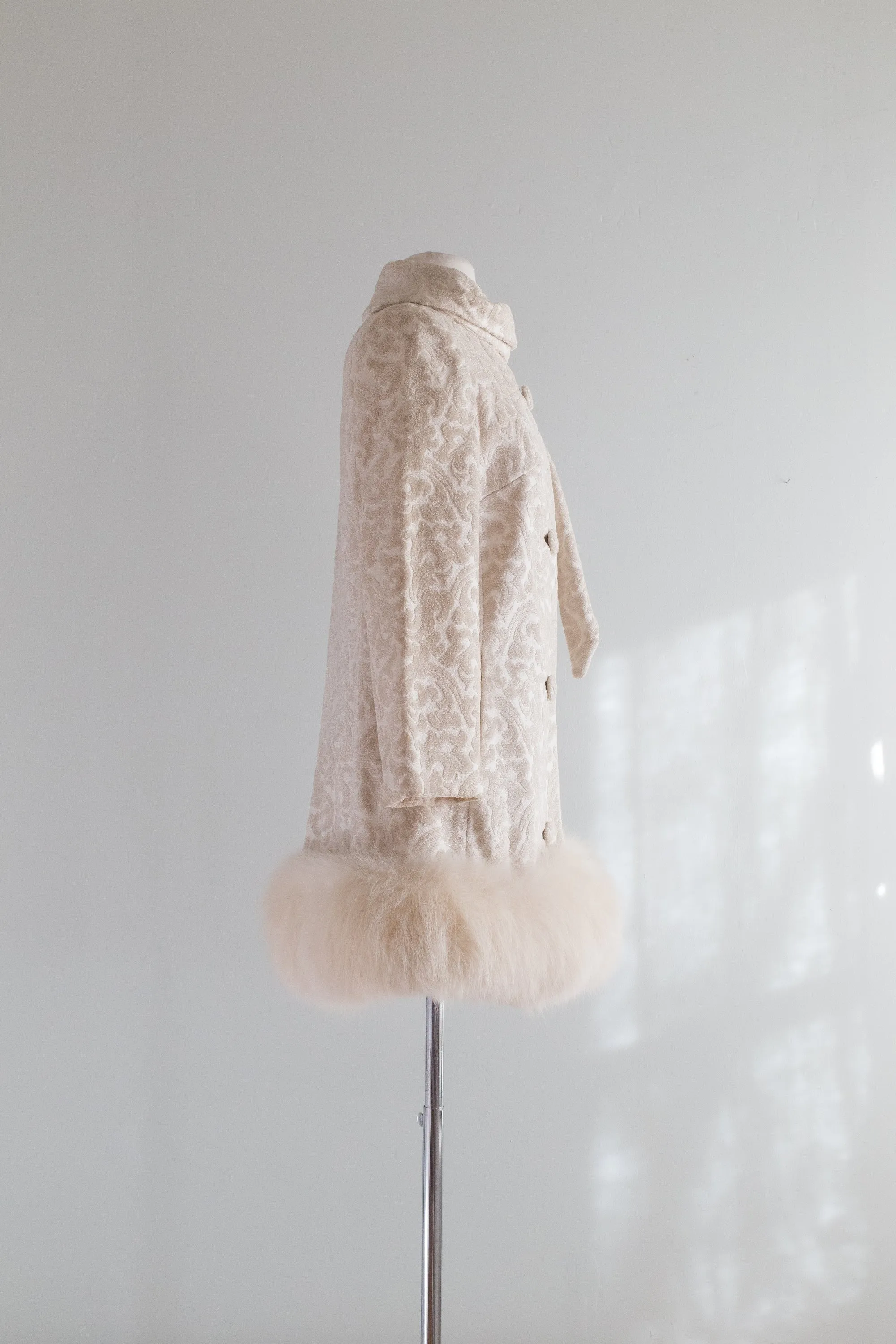 Fabulous 1960's Lilli Ann Tapestry Coat With Fur Trim / Small