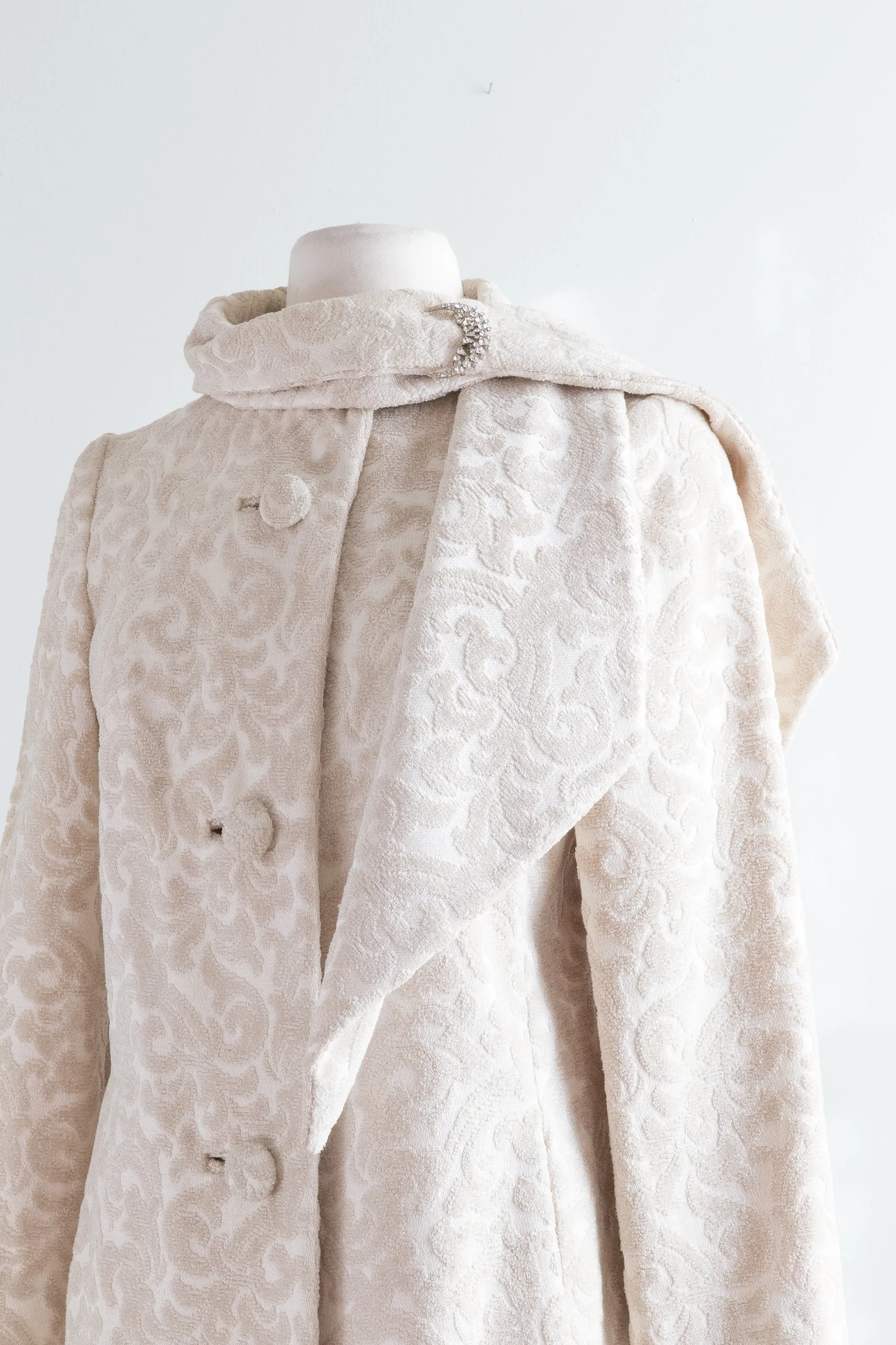 Fabulous 1960's Lilli Ann Tapestry Coat With Fur Trim / Small