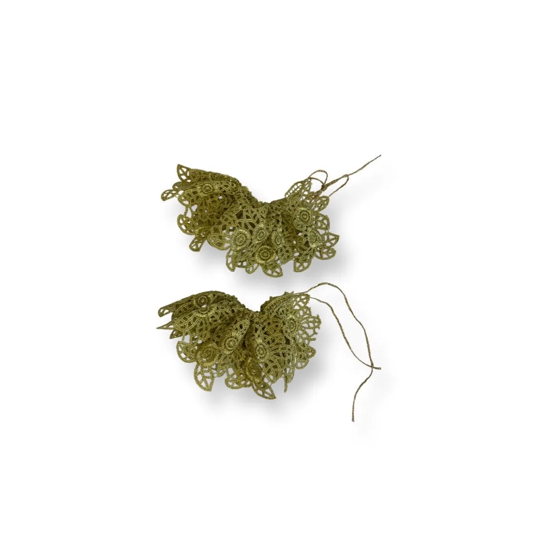 Gold frill embroidered cuffs
