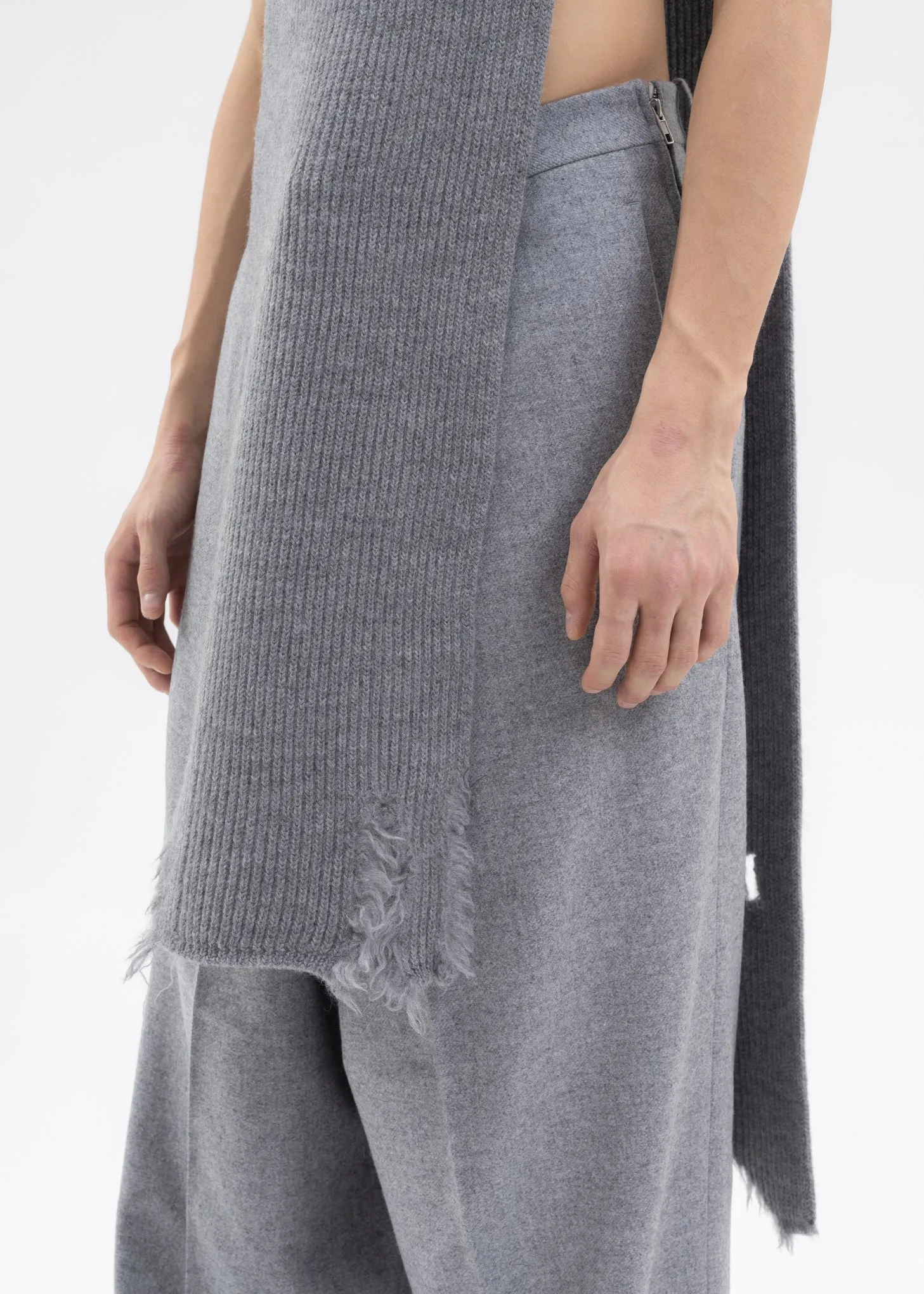 GREY ASYMETRIC DESTROYED TURTLENECK SCARF