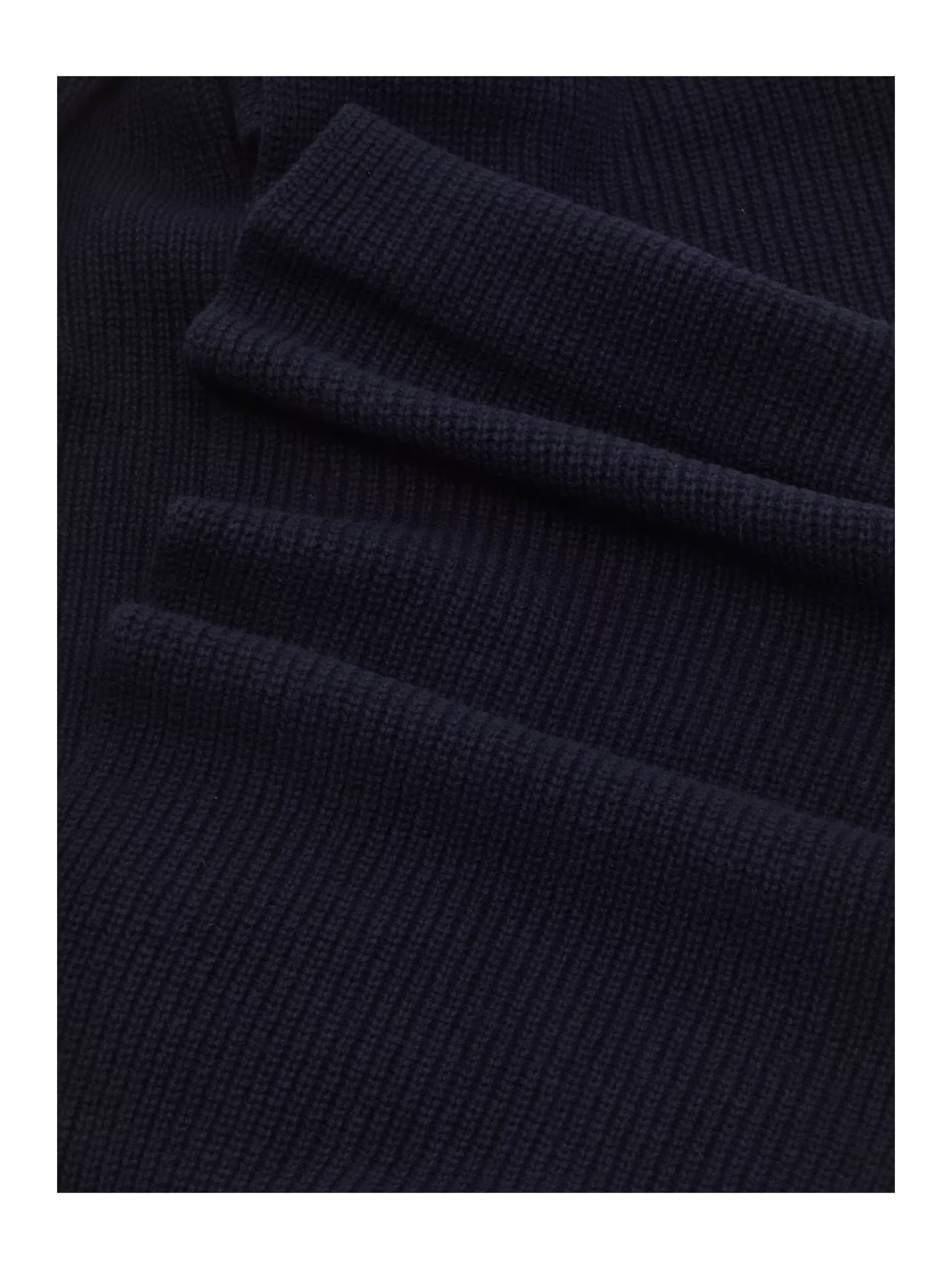 Guess ribbed scarfs and beanies