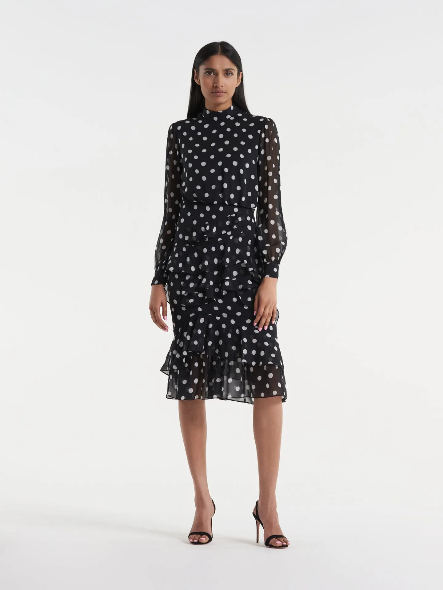 Isa ruffledress in mono dot