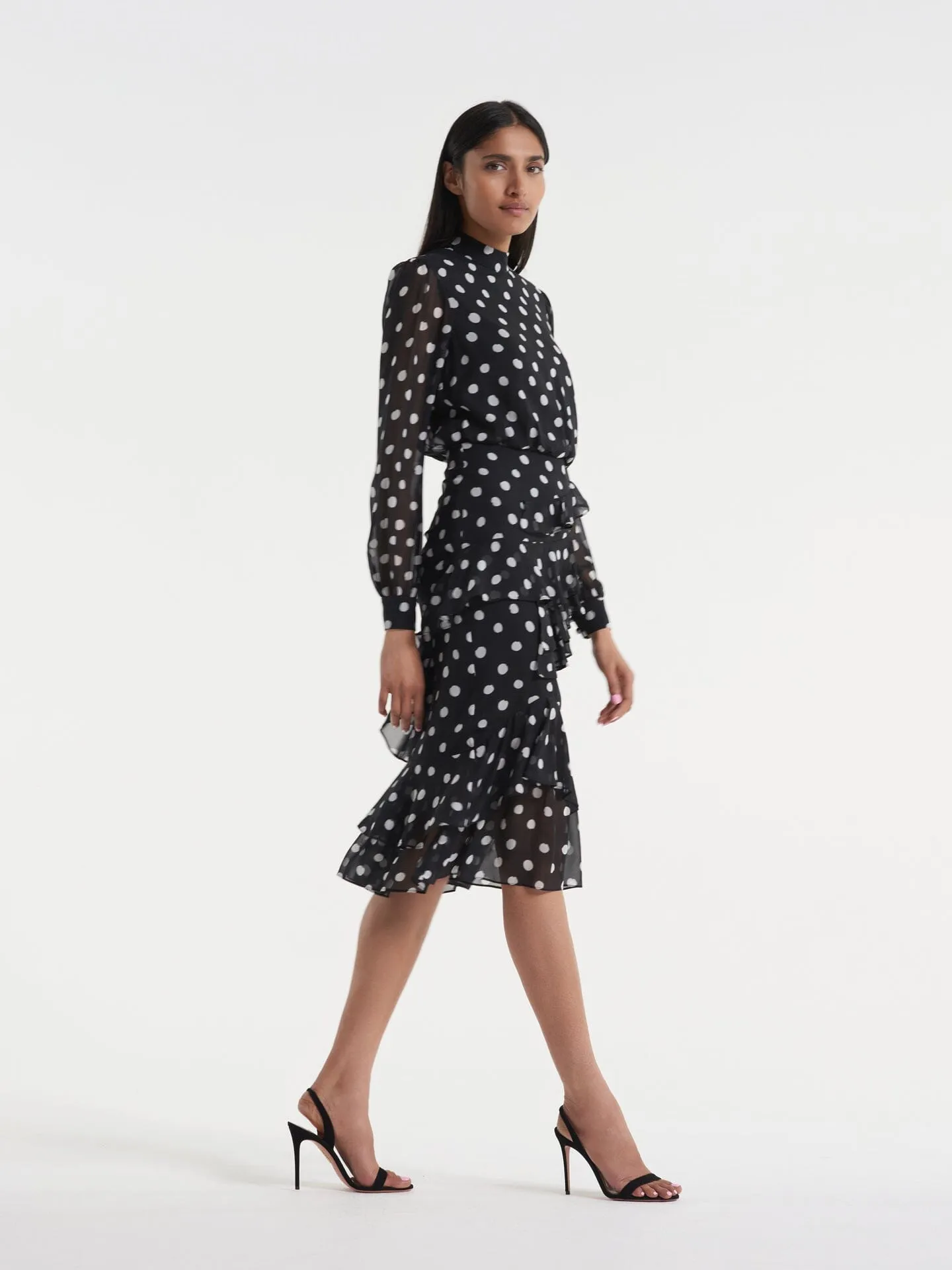 Isa ruffledress in mono dot