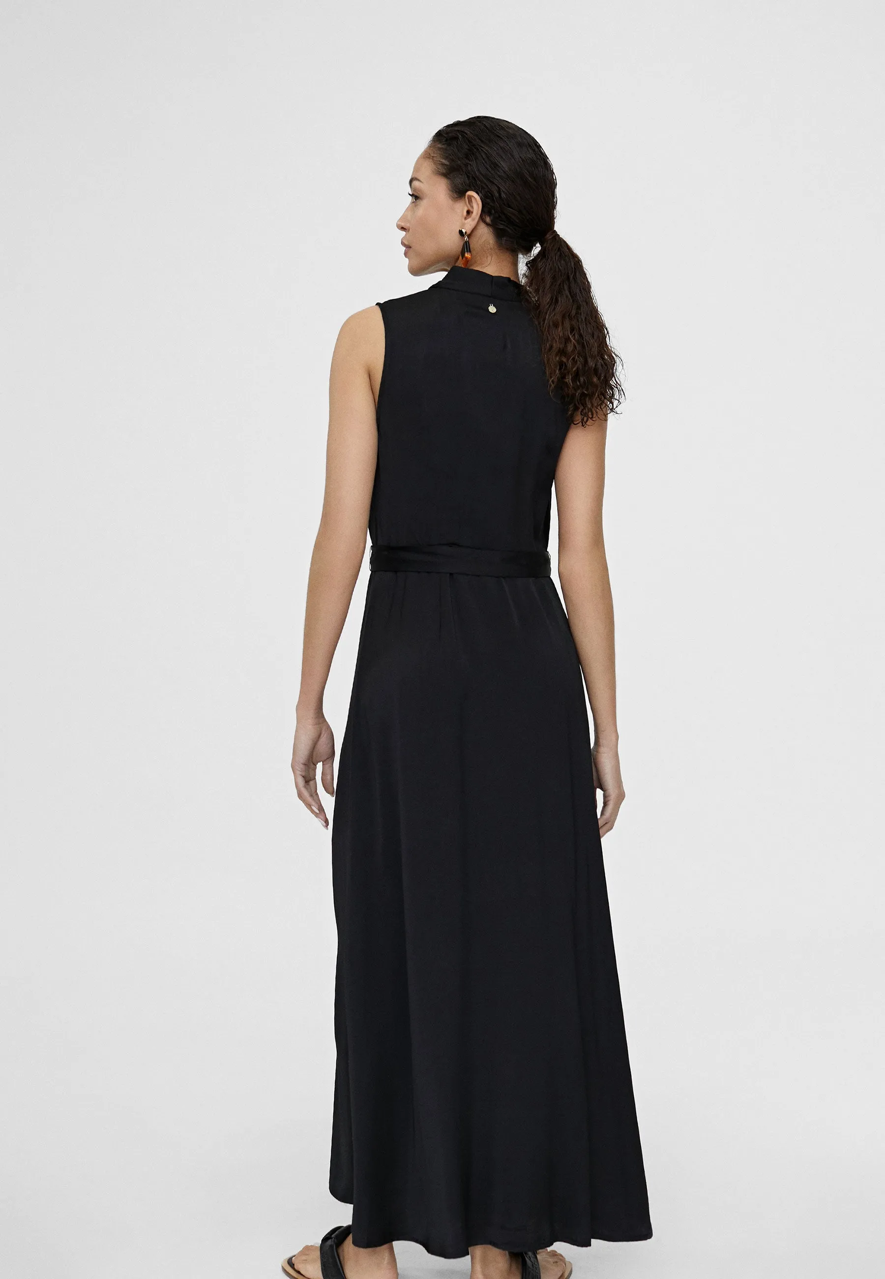 Long V-neck dress