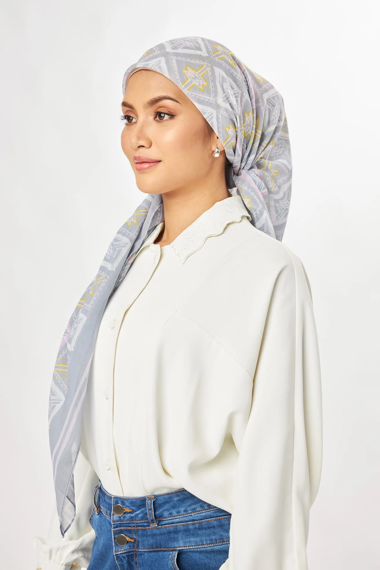 Marny Square Scarf - Light Grey