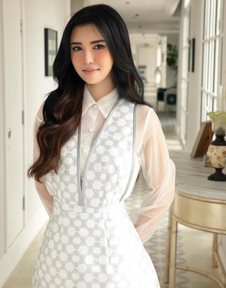 Midi dress is made of taffeta fabric, with a fitted waist and puffy skirt dress- Debora