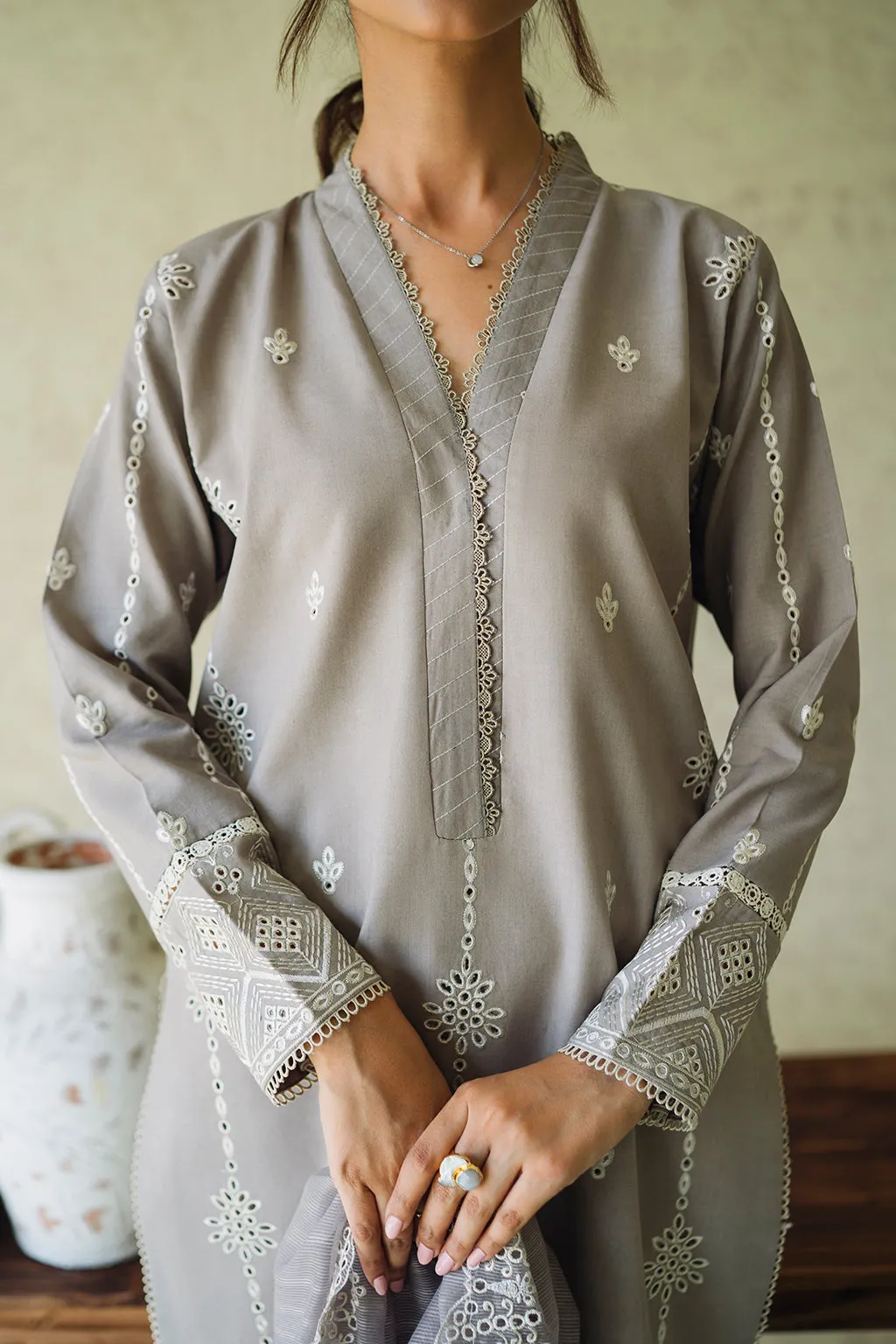 Neeshay Monochrome Lawn Series – Ash