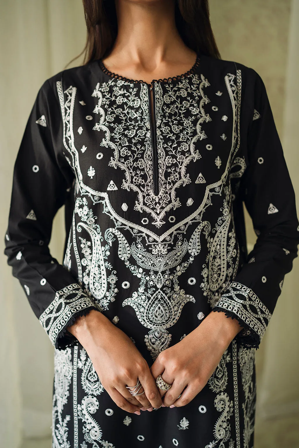 Neeshay Monochrome Lawn Series – Elysian