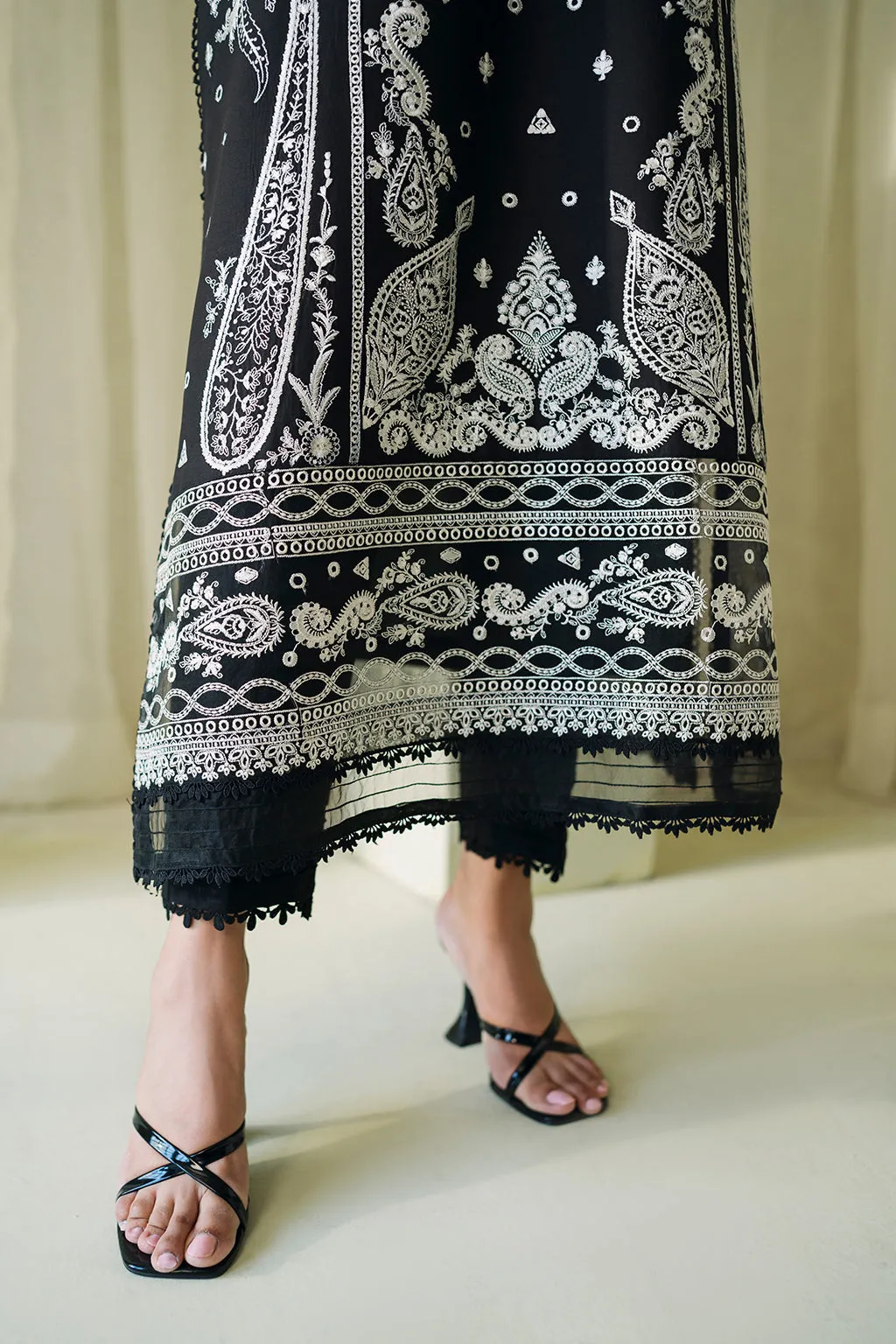 Neeshay Monochrome Lawn Series – Elysian