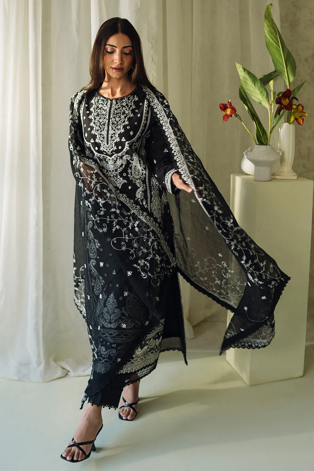 Neeshay Monochrome Lawn Series – Elysian
