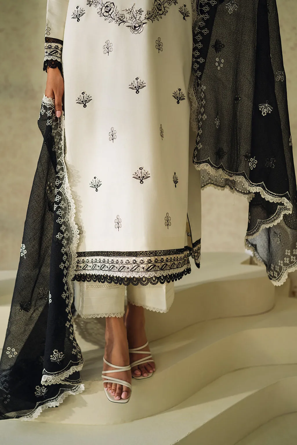 Neeshay Monochrome Lawn Series – Ivory